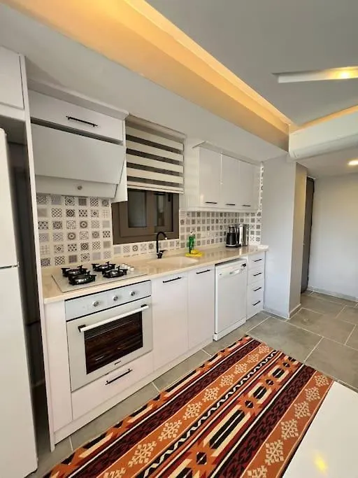 Oezel Havuzlu Villa Ruezgar Kusadasi 0*,