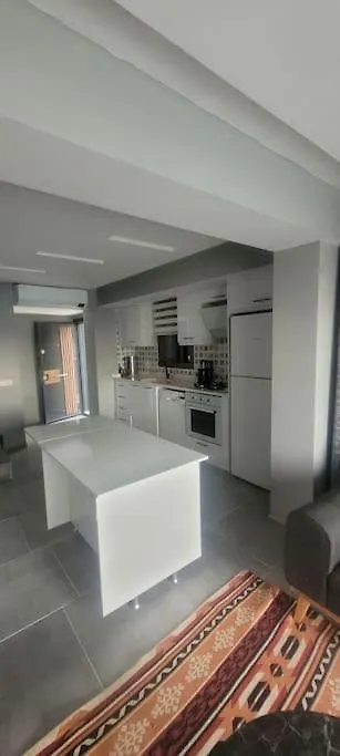 Oezel Havuzlu Villa Ruezgar Kusadasi