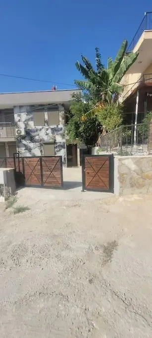 Oezel Havuzlu Villa Ruezgar Kusadasi