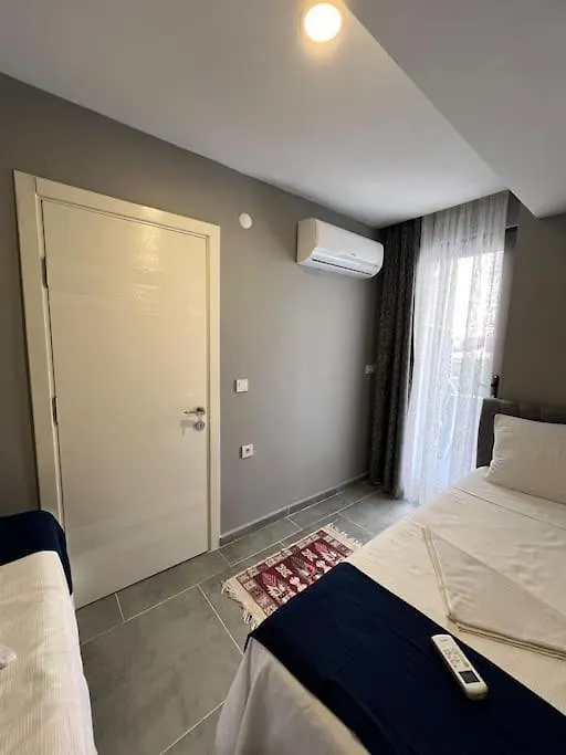 Oezel Havuzlu Villa Ruezgar Kusadası