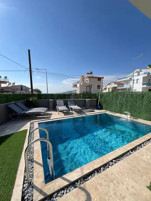 Oezel Havuzlu Villa Ruezgar Kusadası 0*,
