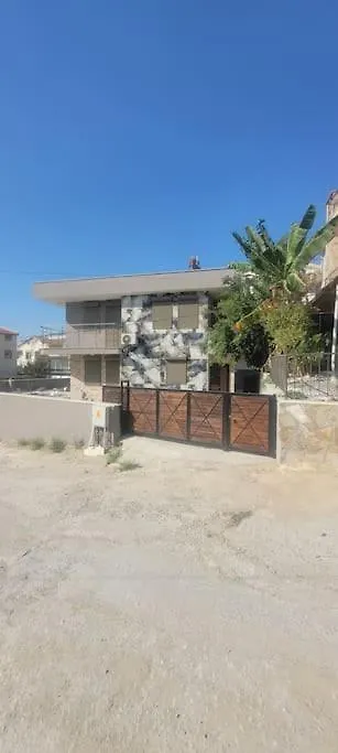 Oezel Havuzlu Villa Ruezgar Kusadası
